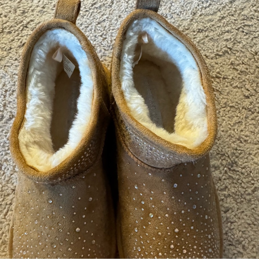 Madden Girl Ease-R Mini Cozy Platform Rhinestone Booties - Picture 5 of 6